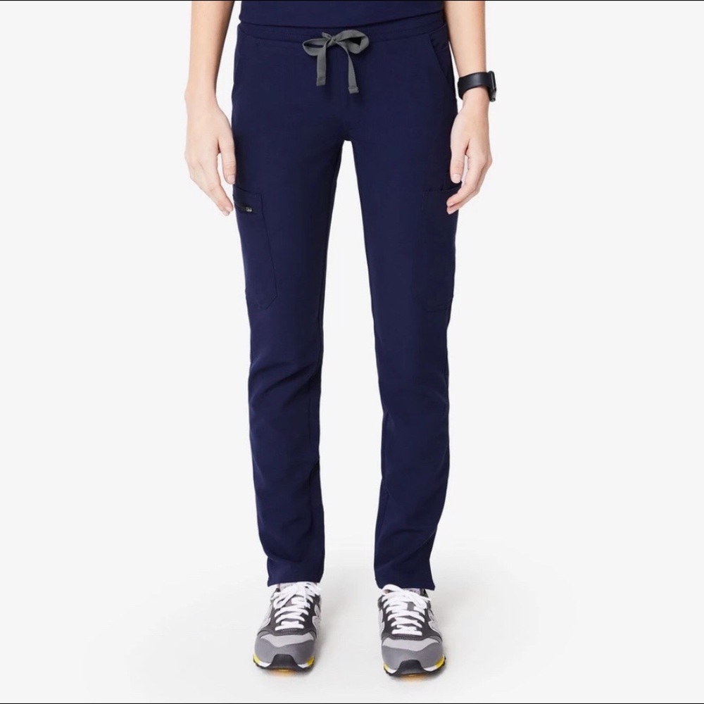 ISO Yola FIGS pants in XSP (petite only)